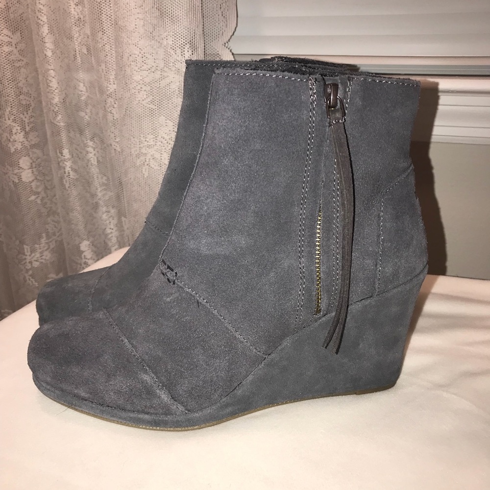 TOMS women’s booties! NWOT!